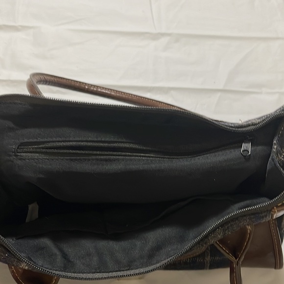 Awesome bag for Fall! Blue, grey & charcoal pattern with accent of brown leather - Picture 10 of 11